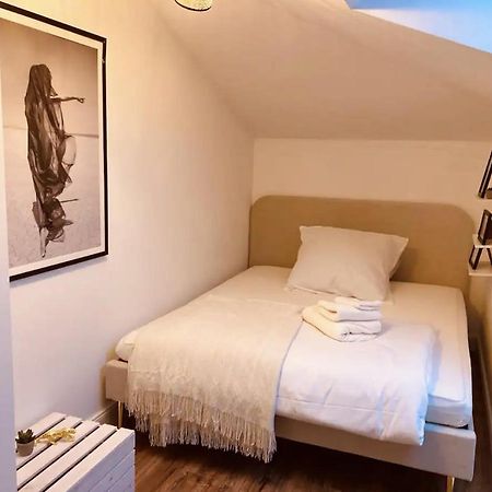 Bali Home Stylische Wohnung Mit Terrasse Schoenefeld Exterior photo