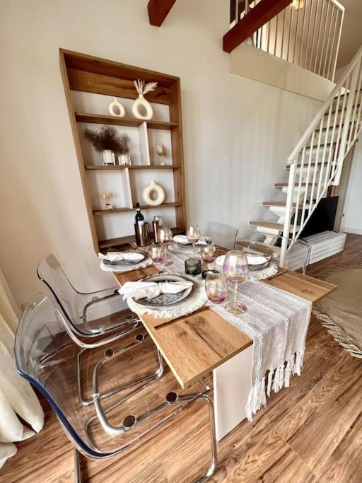 Bali Home Stylische Wohnung Mit Terrasse Schoenefeld Exterior photo