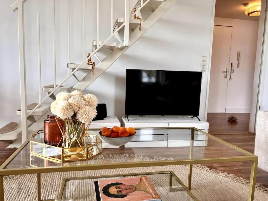 Bali Home Stylische Wohnung Mit Terrasse Schoenefeld Exterior photo