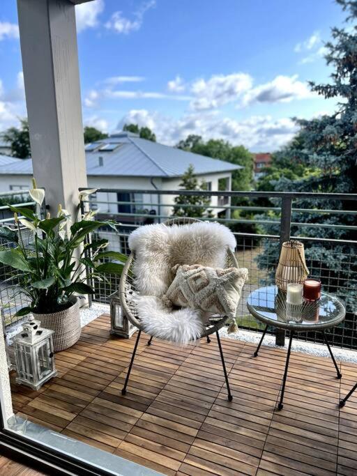 Bali Home Stylische Wohnung Mit Terrasse Schoenefeld Exterior photo