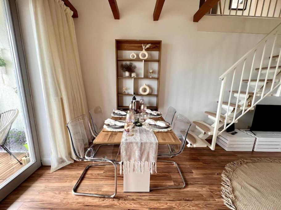 Bali Home Stylische Wohnung Mit Terrasse Schoenefeld Exterior photo