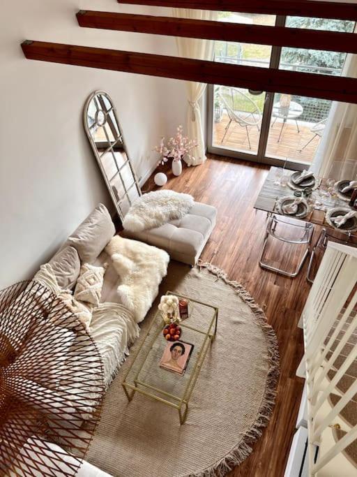 Bali Home Stylische Wohnung Mit Terrasse Schoenefeld Exterior photo