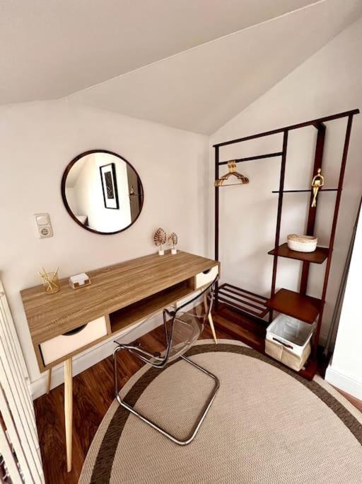 Bali Home Stylische Wohnung Mit Terrasse Schoenefeld Exterior photo