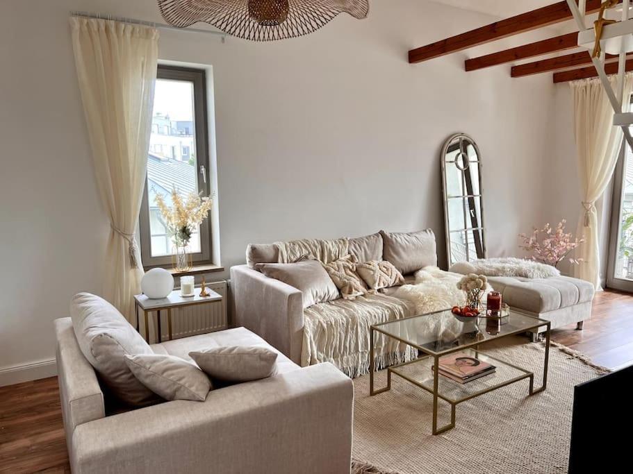 Bali Home Stylische Wohnung Mit Terrasse Schoenefeld Exterior photo